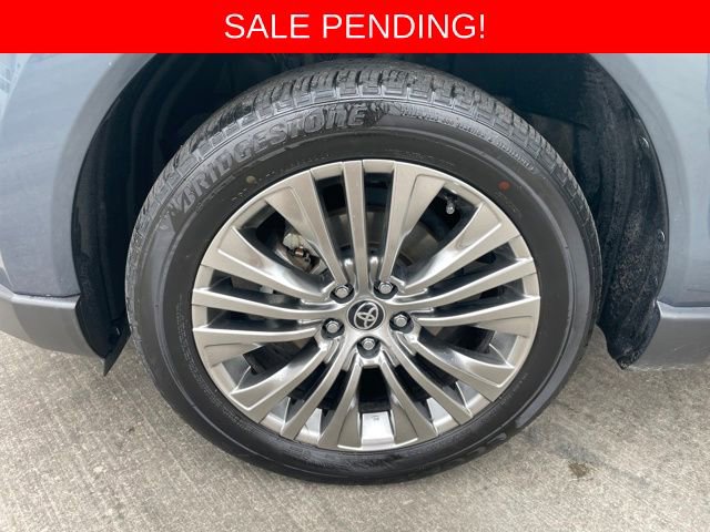 Used 2023 Toyota Venza Limited image 25