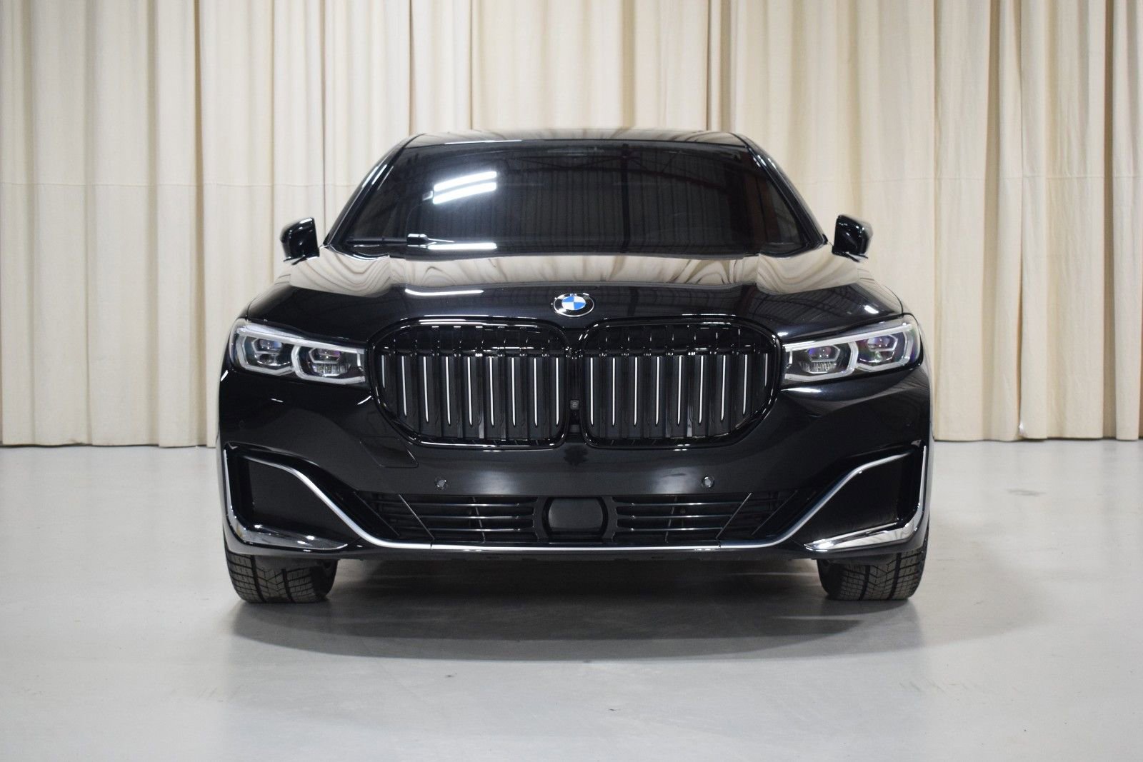 Used 2022 BMW 750i xDrive w/ Executive Package image 9