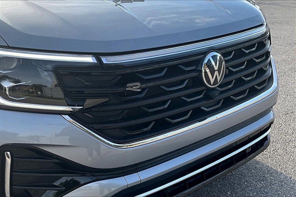 Used 2025 Volkswagen Atlas SEL Premium R-Line image 11