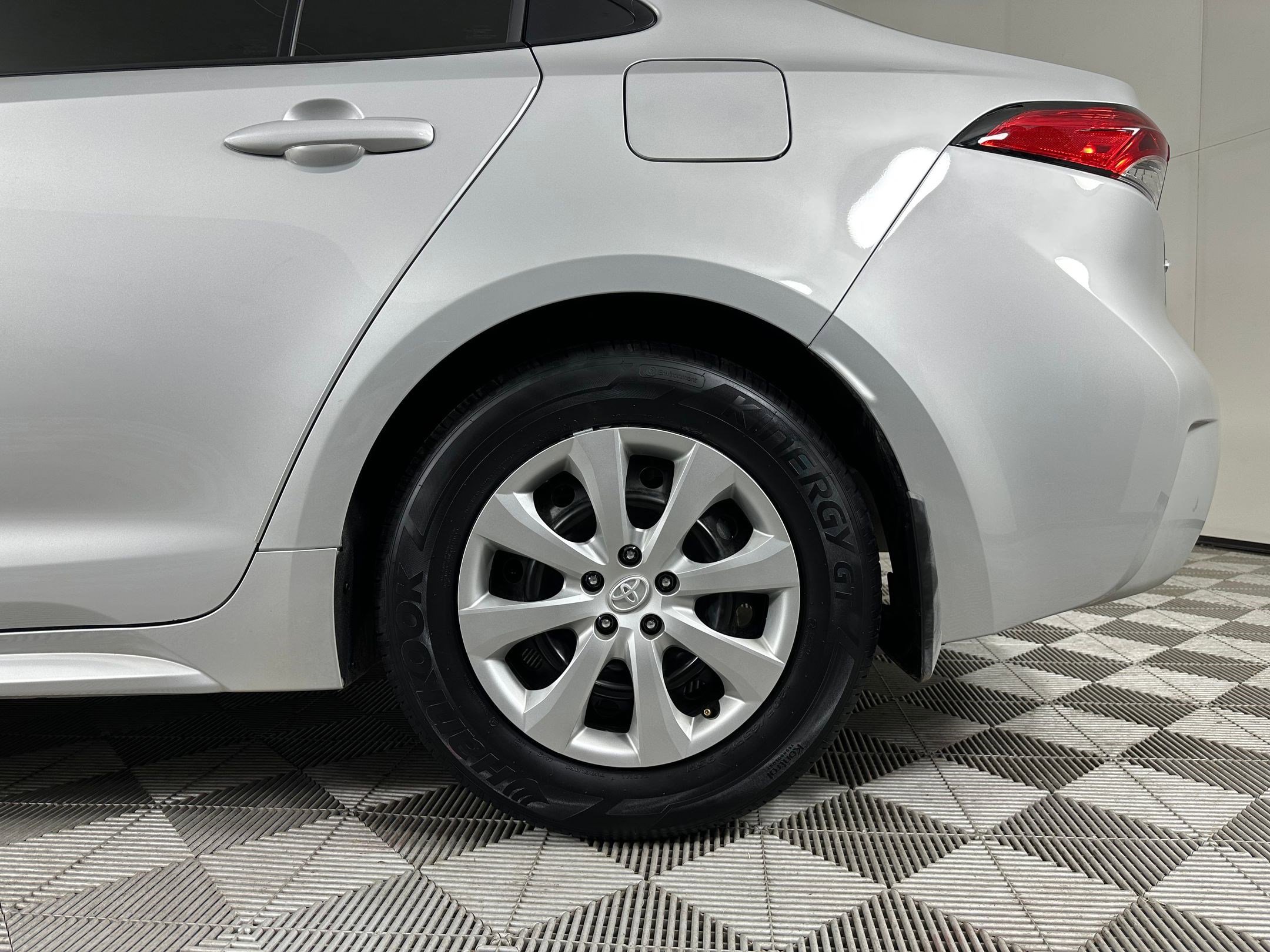 Used 2025 Toyota Corolla LE image 27