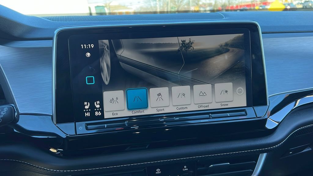 Used 2024 Volkswagen Atlas Cross Sport SE image 25