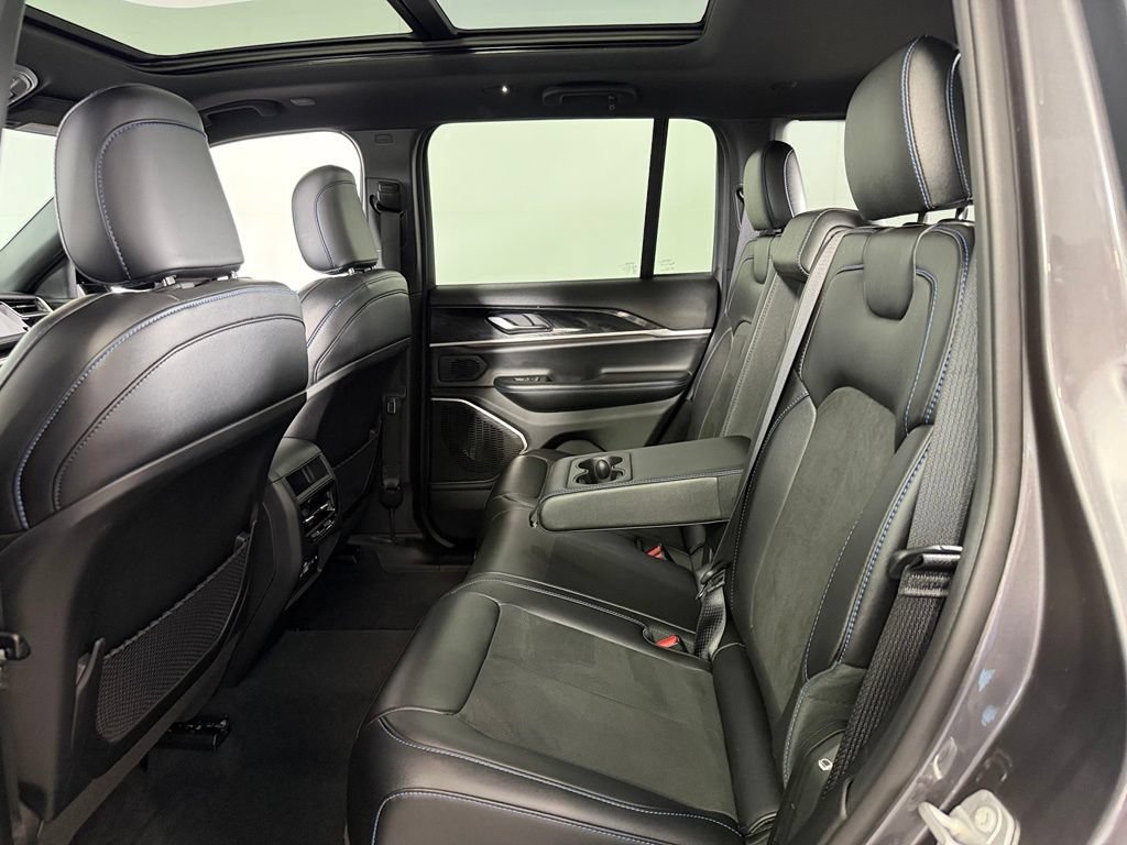 Used 2024 Jeep Grand Cherokee Trailhawk AWD/4WD image 18