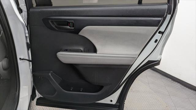Used 2022 Toyota Highlander LE image 23
