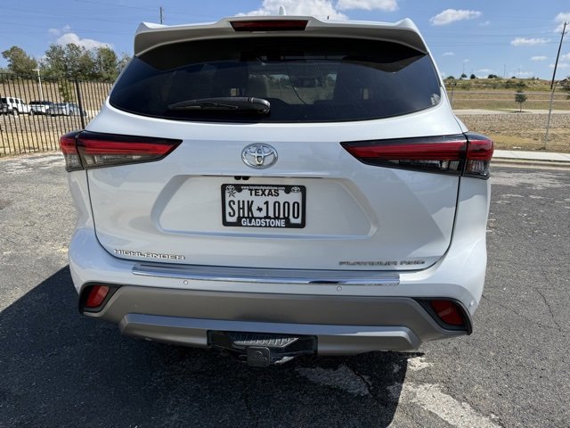 Used 2022 Toyota Highlander Platinum image 4