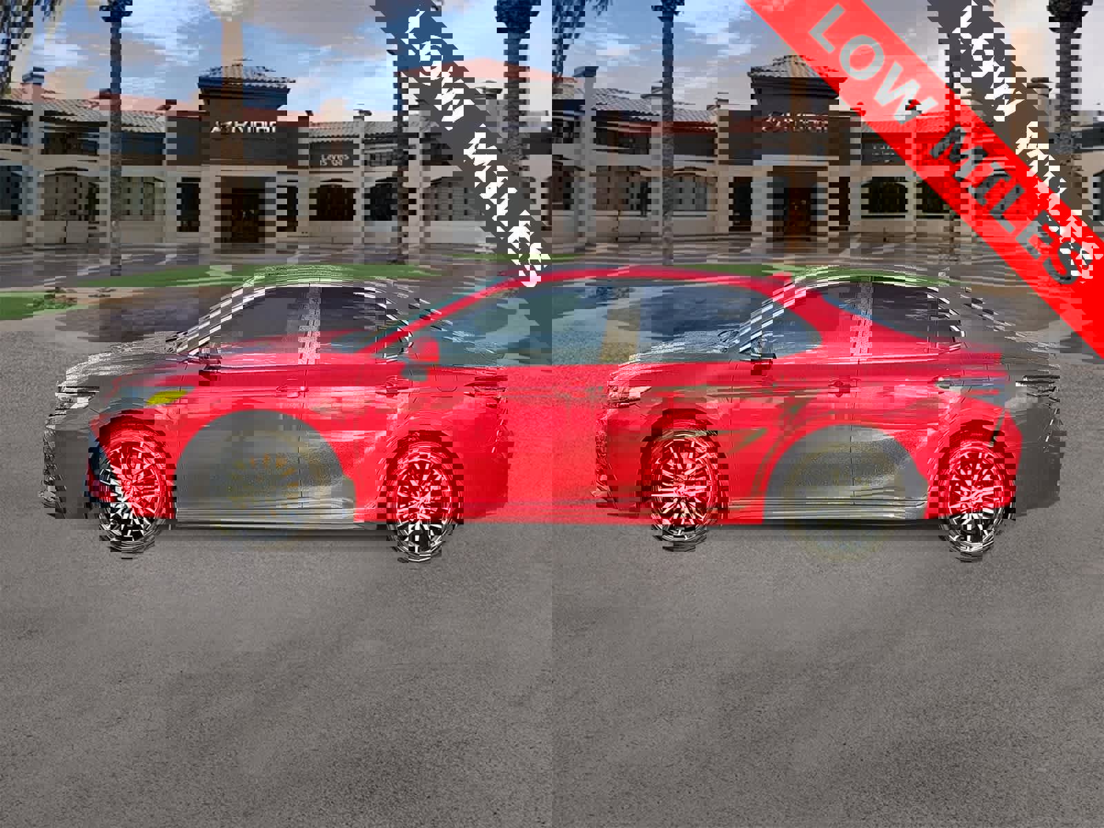 Used 2023 Toyota Camry SE image 5