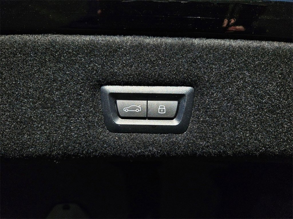 Used 2024 BMW i7 xDrive60 image 25