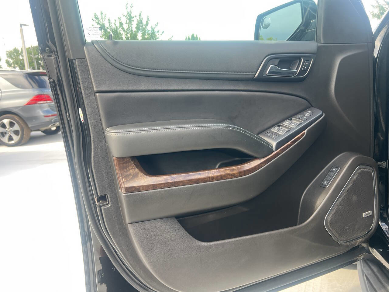 Used 2017 Chevrolet Suburban LT image 8