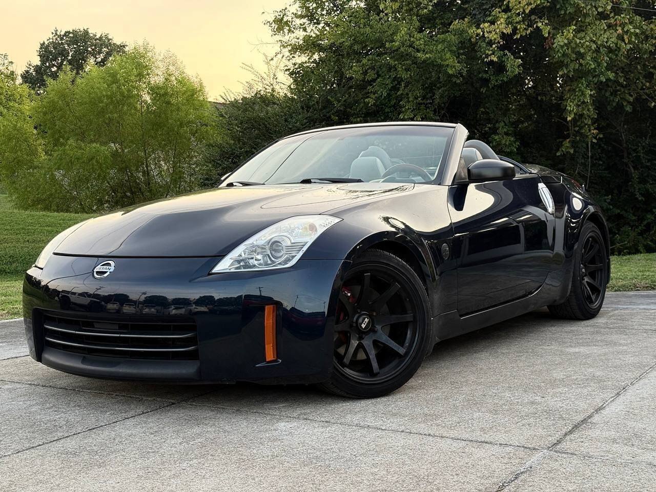 Used 2007 Nissan 350Z Touring RWD image 2