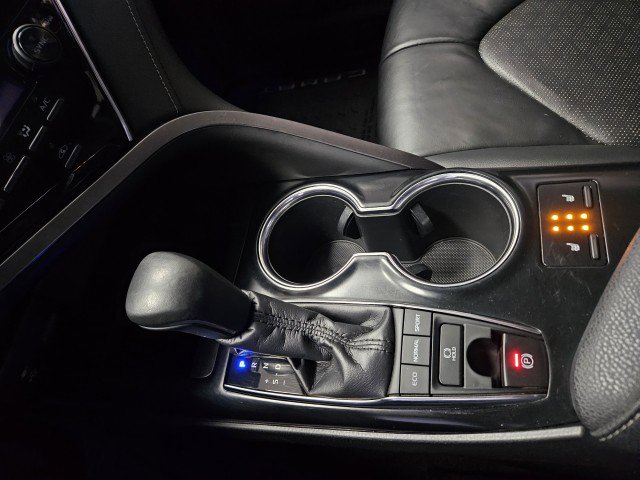 Used 2018 Toyota Camry XSE image 24