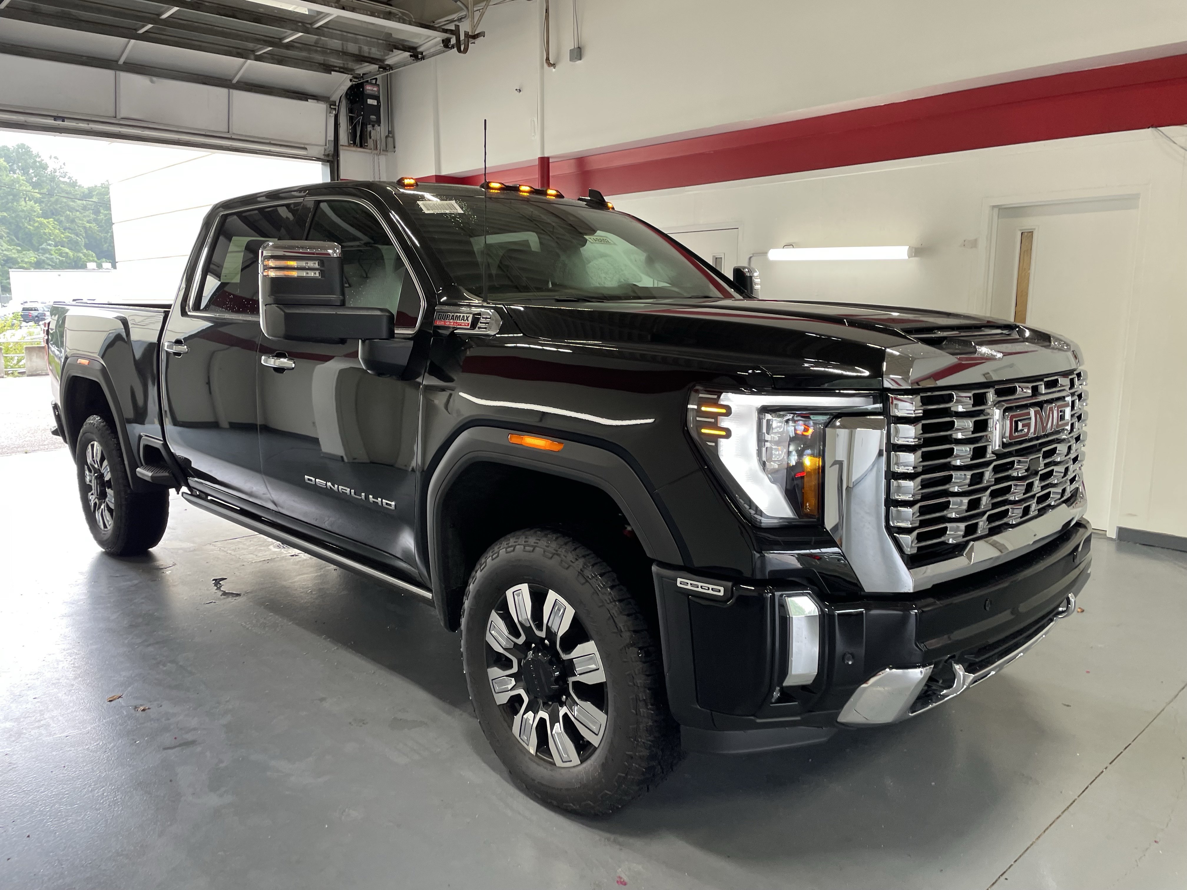 New 2026 GMC Sierra 2500 Denali w/ Denali Reserve Package AWD/4WD image 3