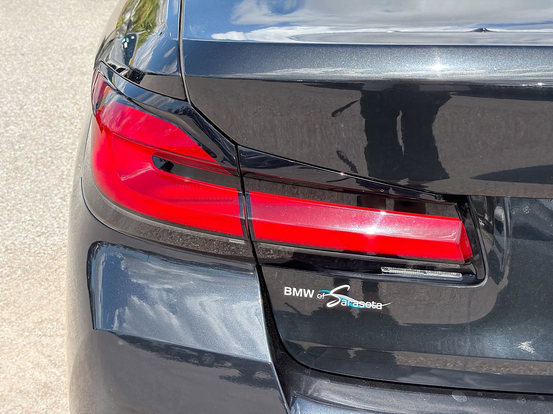 Used 2021 BMW 530i w/ M Sport Package image 11