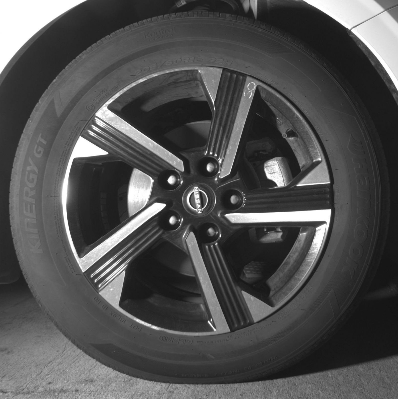 Used 2025 Nissan Sentra SV FWD image 15