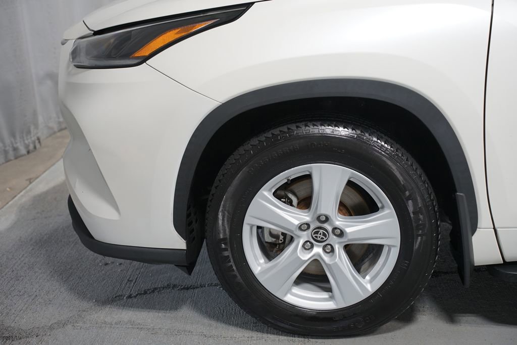 Used 2021 Toyota Highlander L image 5