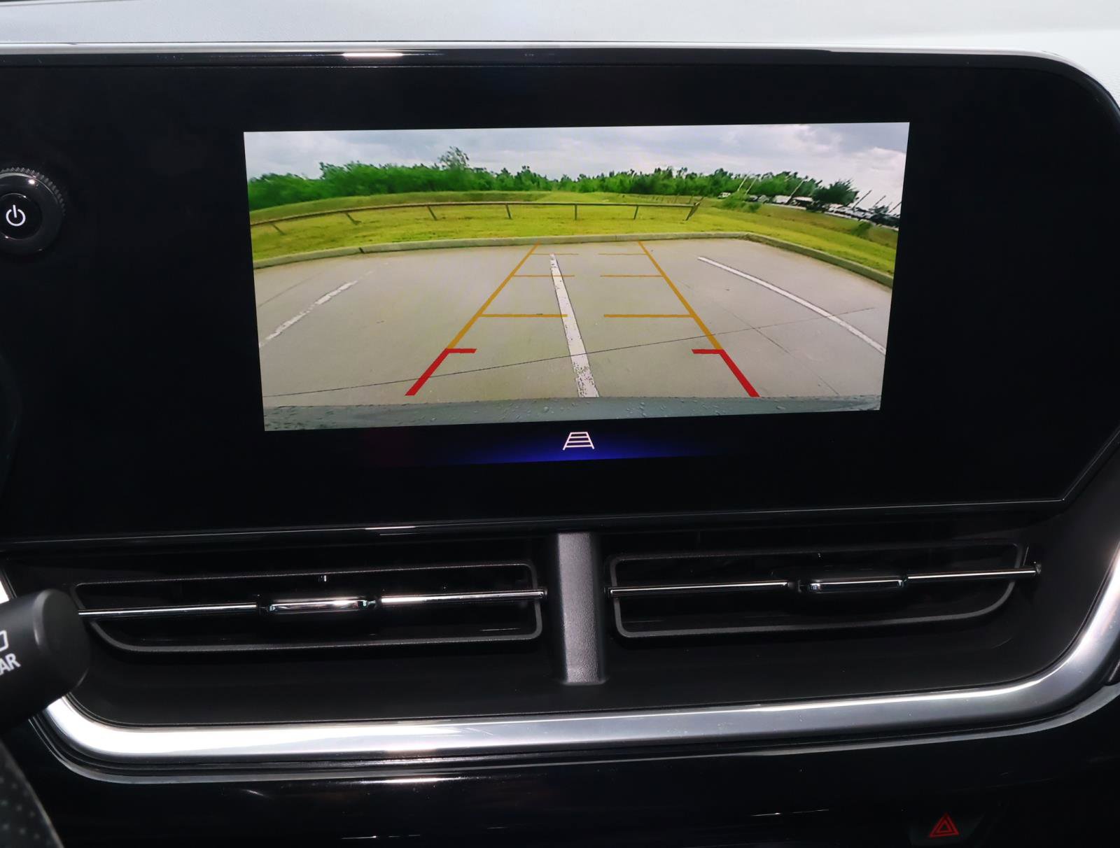 Used 2025 Chevrolet Trax RS w/ Sunroof Package FWD image 26