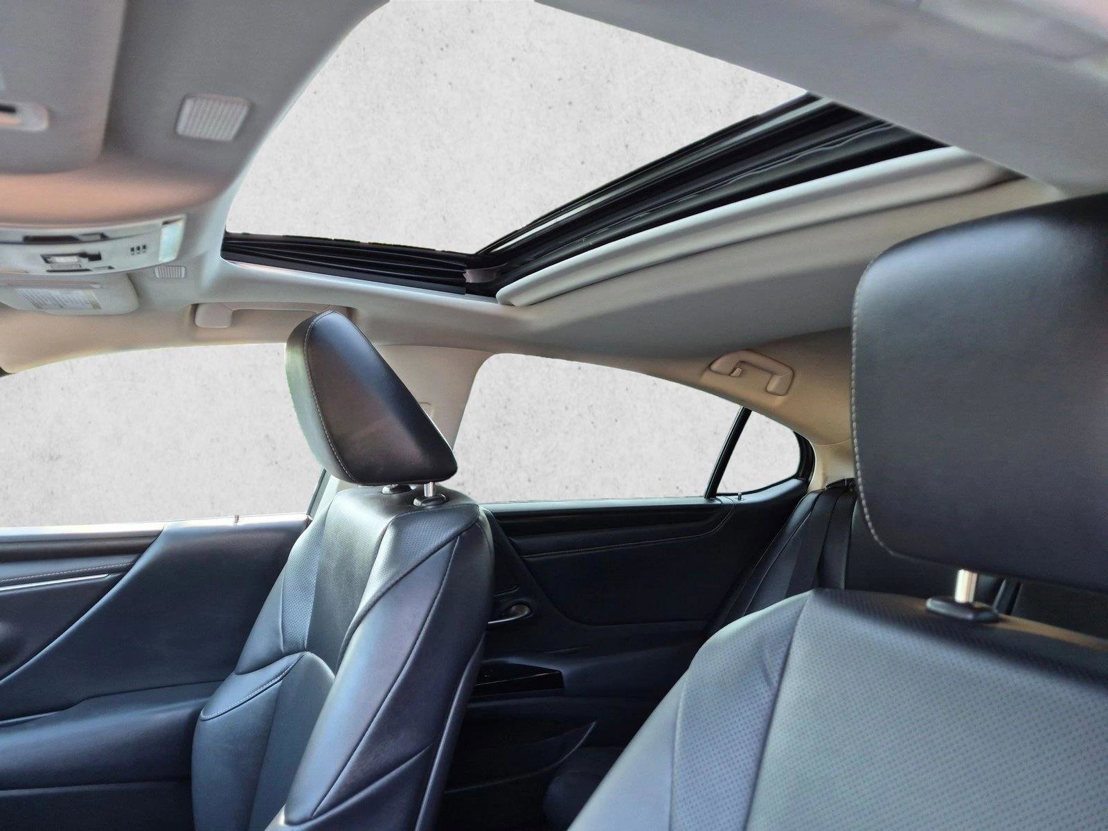 Used 2025 Lexus ES 300h w/ Premium Package FWD image 15