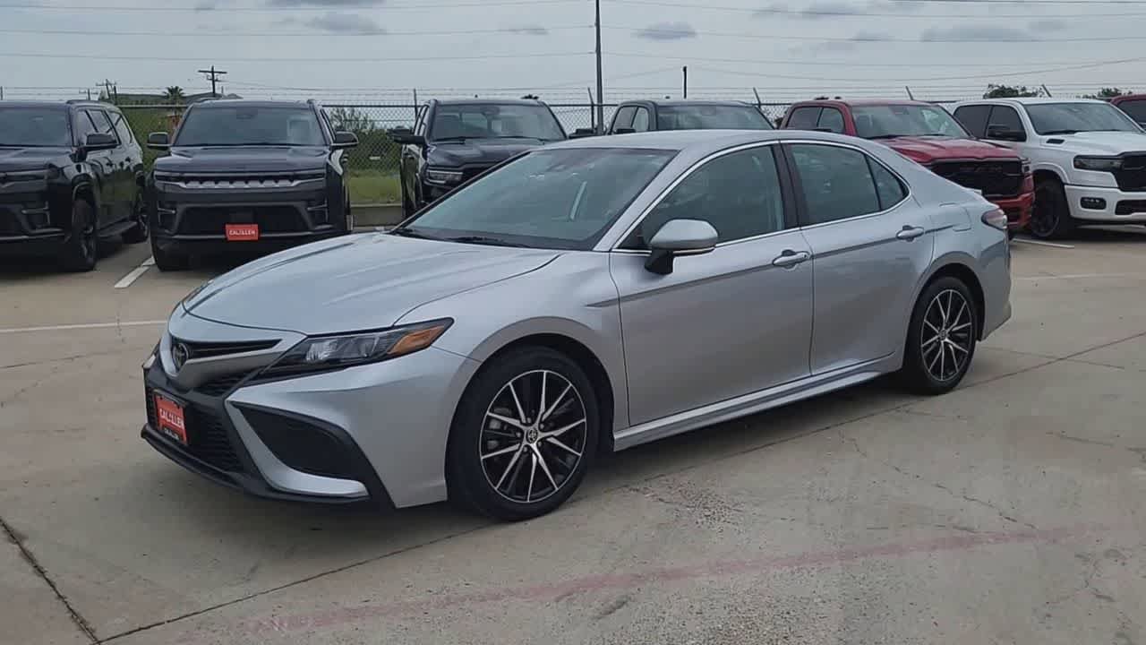 Used 2023 Toyota Camry SE FWD image 4