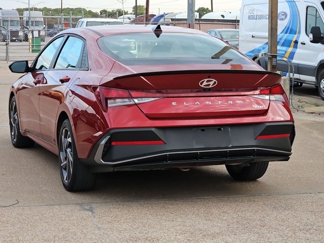 Used 2025 Hyundai Elantra Sport FWD image 7
