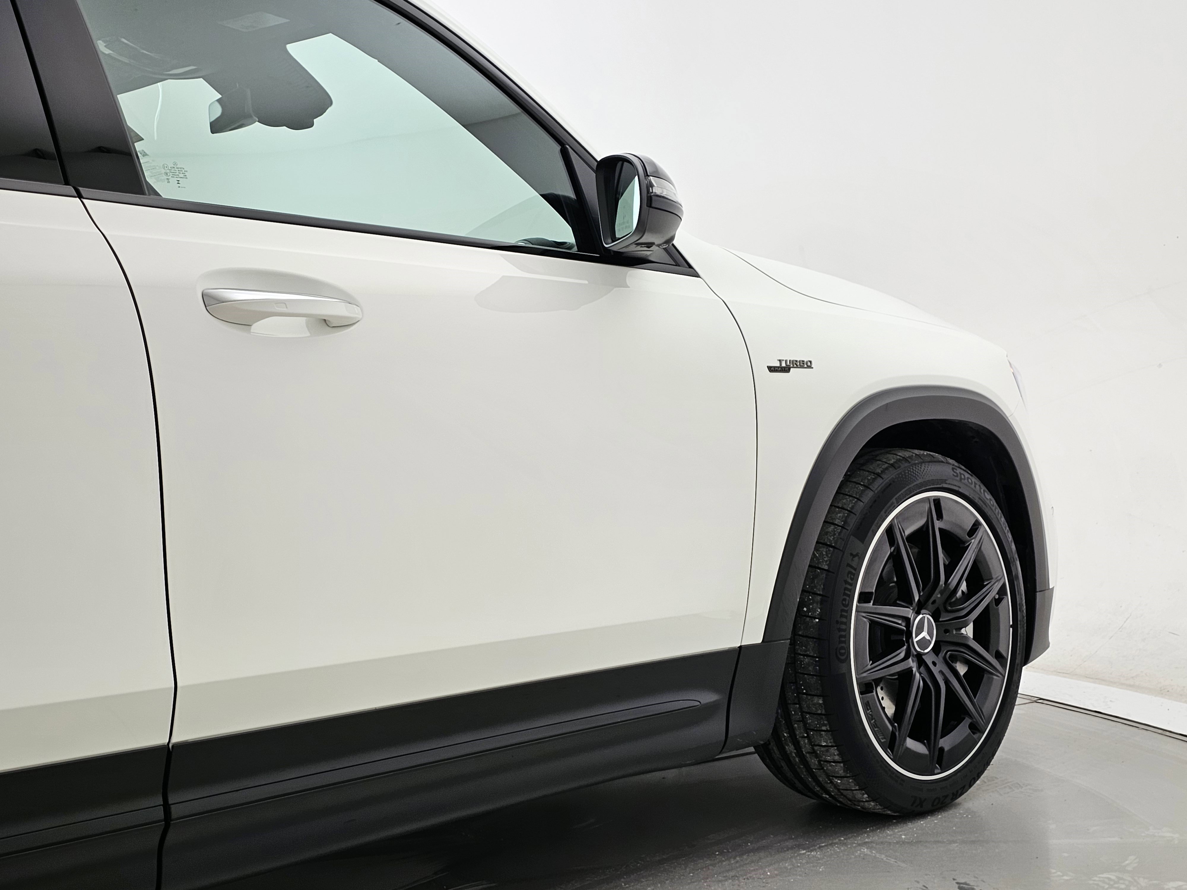 Used 2025 Mercedes-Benz GLB 35 AMG 4MATIC image 16