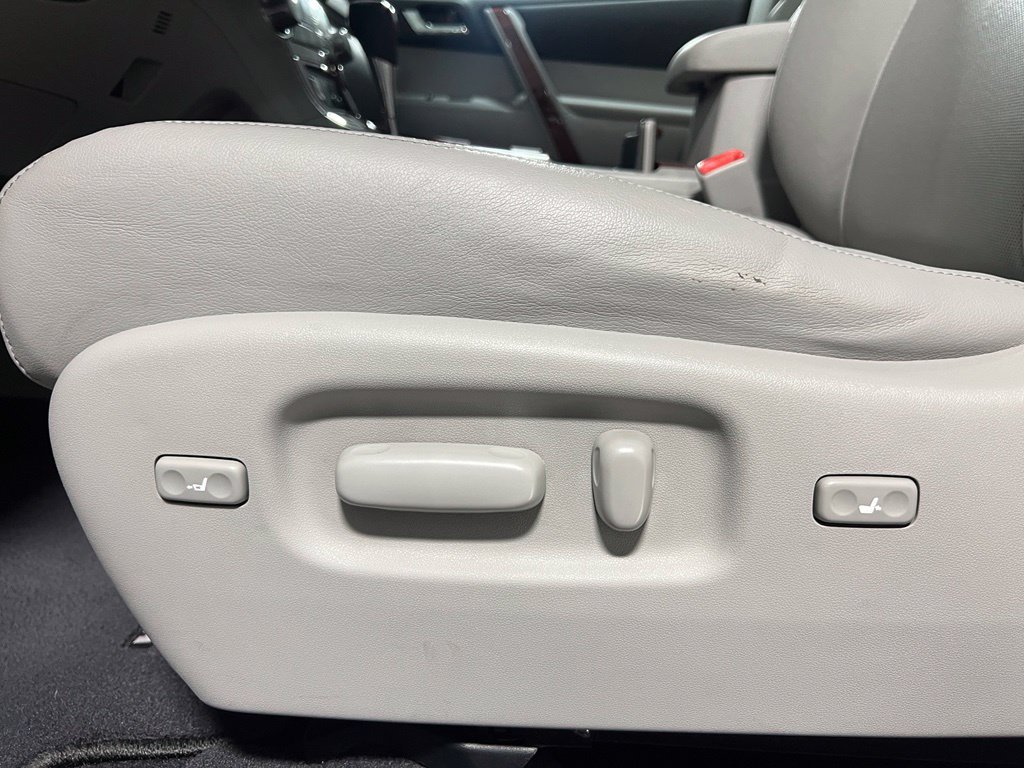 Used 2013 Toyota Highlander Limited FWD image 13