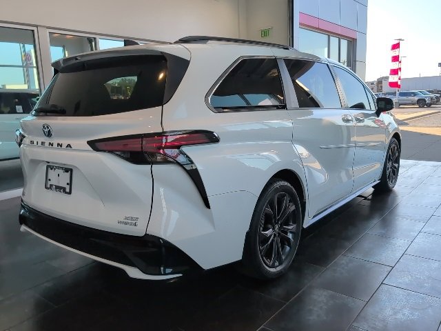 Certified 2022 Toyota Sienna XSE image 7
