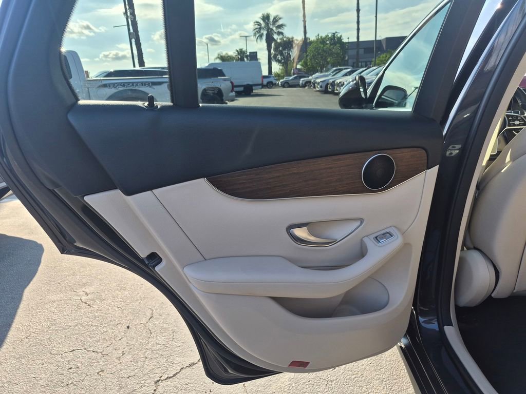 Used 2022 Mercedes-Benz GLC 300 image 28