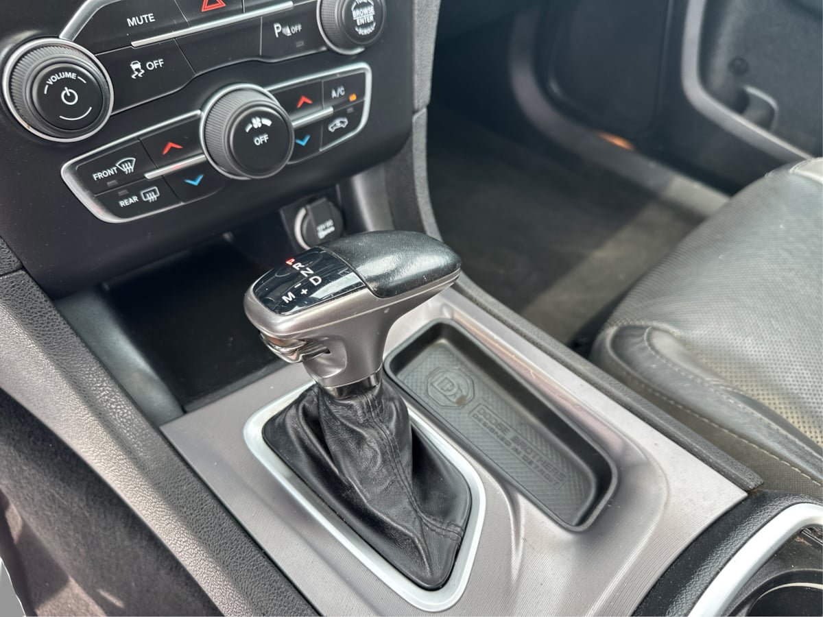 Used 2020 Dodge Charger SXT w/ Leather Interior Group RWD image 38