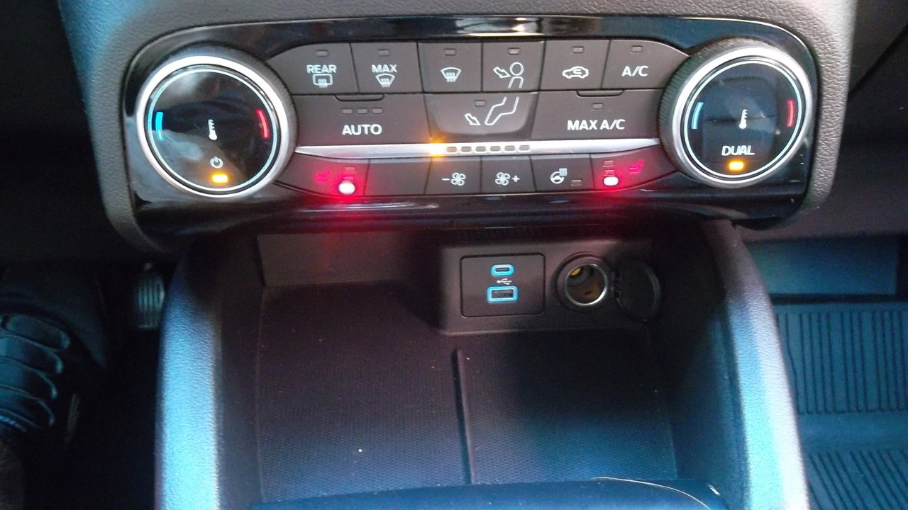 Used 2022 Ford Escape Titanium image 17