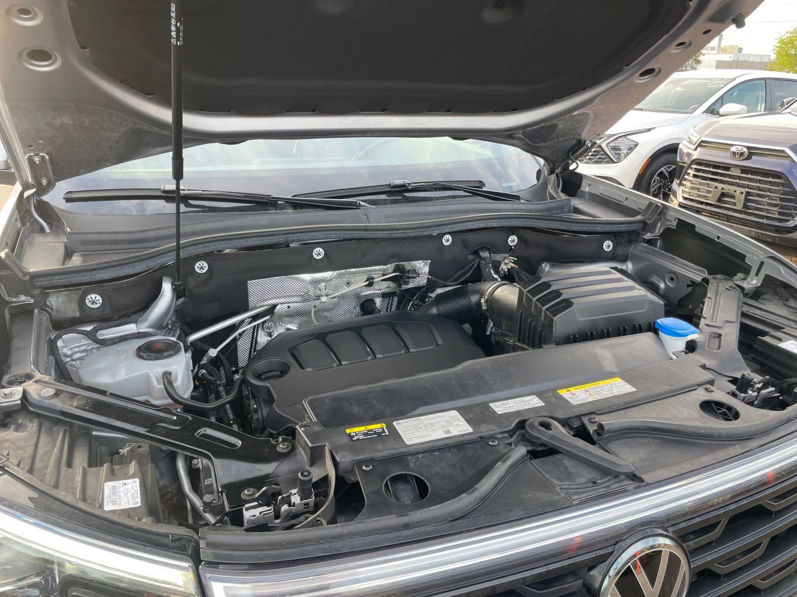 Used 2025 Volkswagen Atlas Cross Sport SE FWD image 34