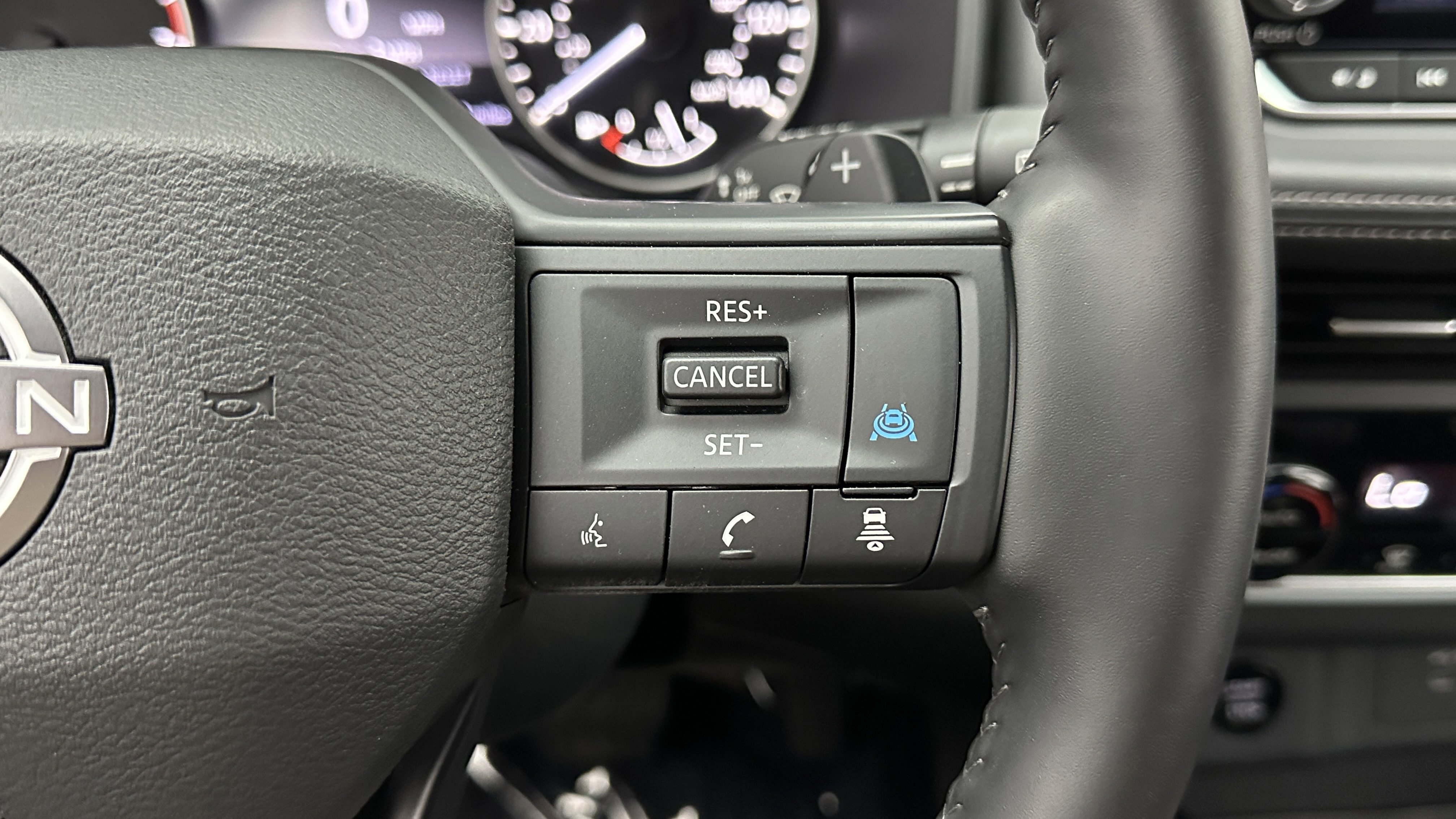 Used 2025 Nissan Rogue SV image 22