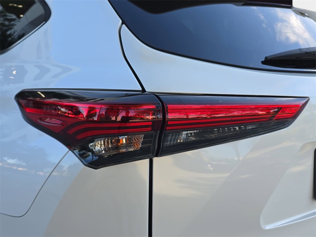 Used 2021 Toyota Highlander Limited image 32