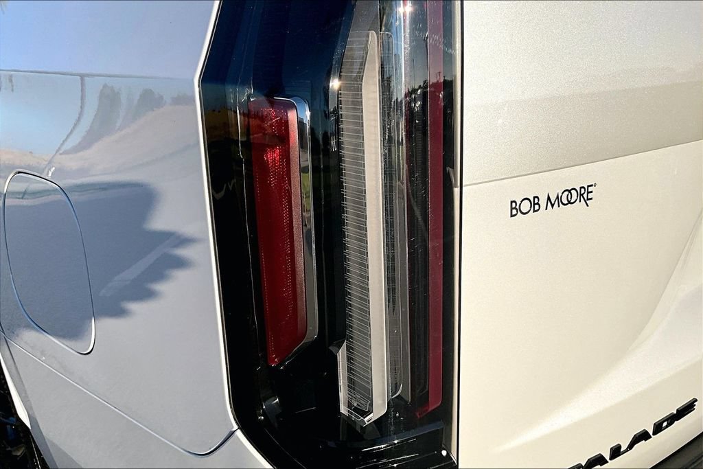 Used 2023 Cadillac Escalade ESV Sport Platinum w/ LPO, ONYX Package AWD/4WD image 33