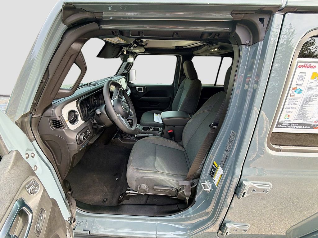 Used 2025 Jeep Wrangler Unlimited Sahara image 23