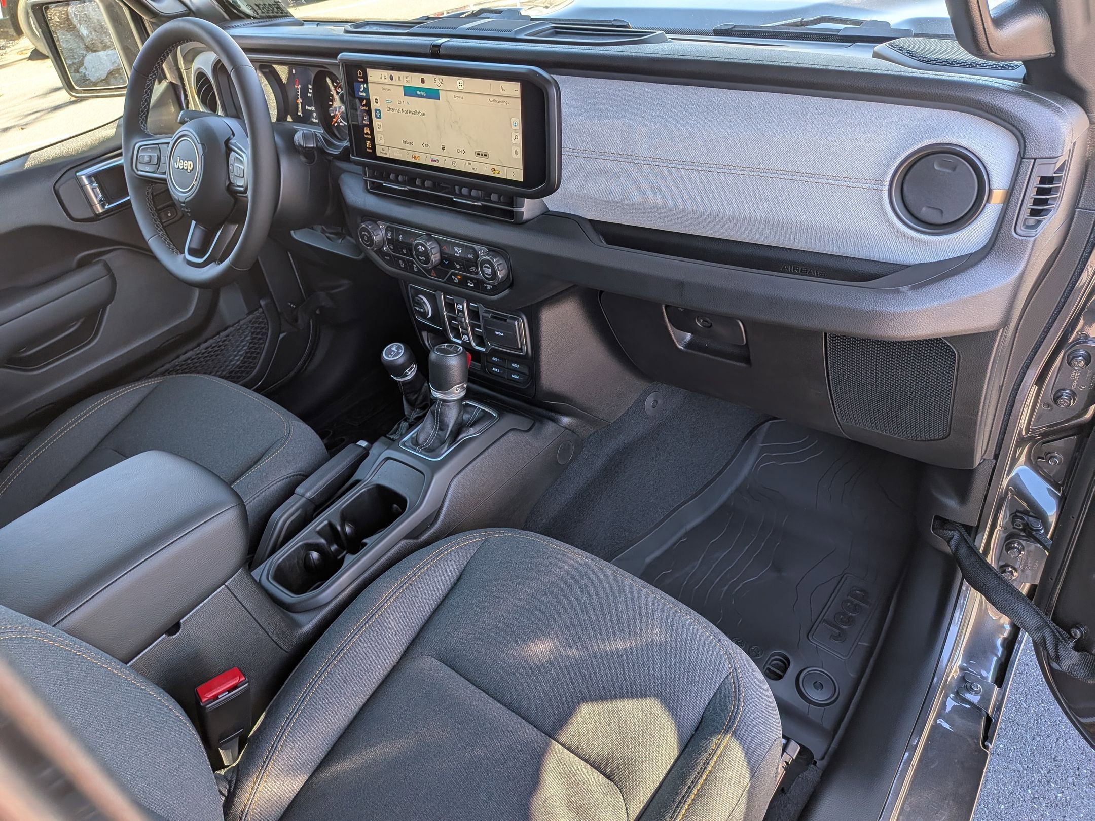 New 2025 Jeep Gladiator Sport image 30