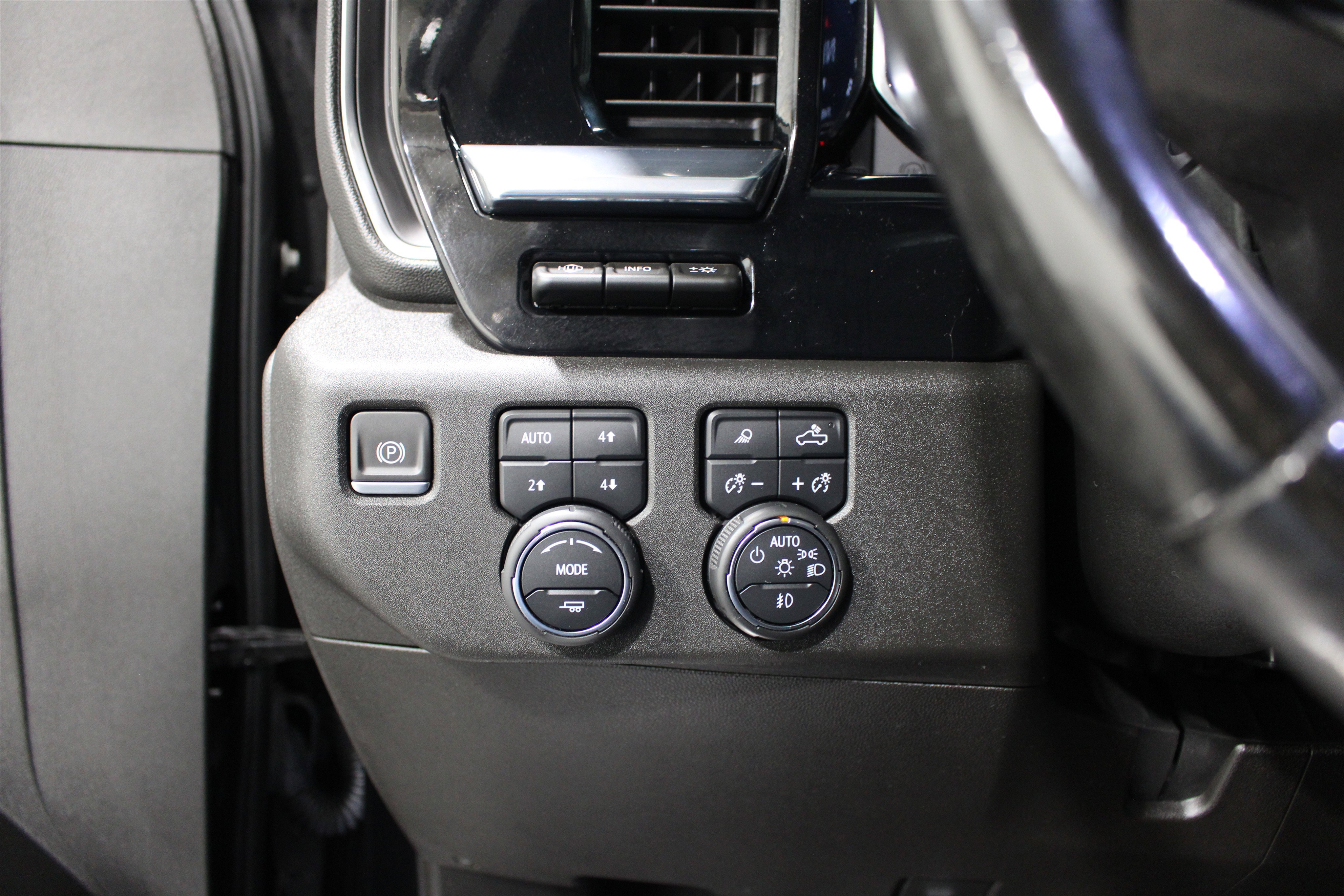 Used 2024 Chevrolet Silverado 2500 LTZ w/ LTZ Plus Package AWD/4WD image 9