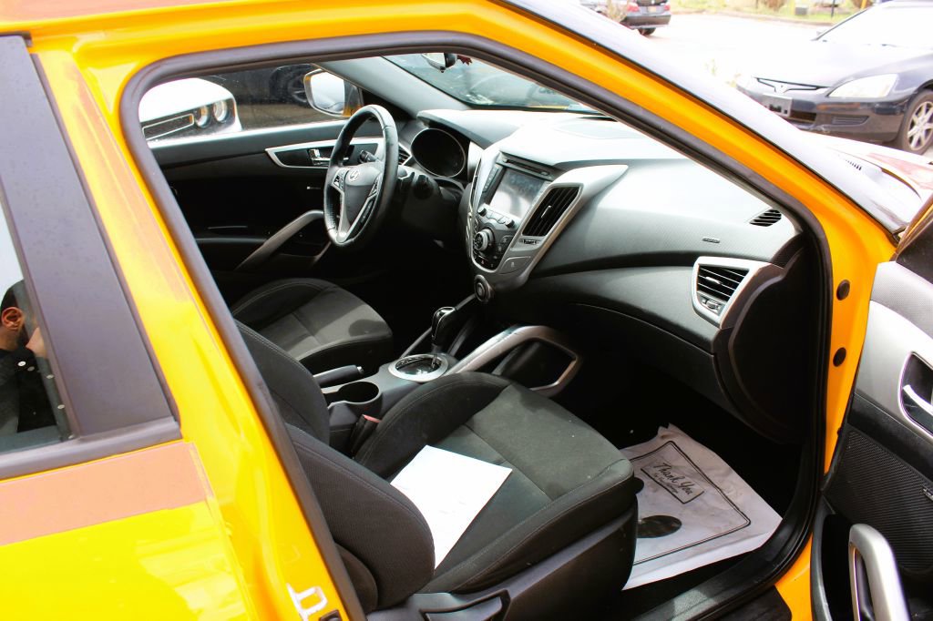 Used 2013 Hyundai Veloster RE:MIX Edition image 9