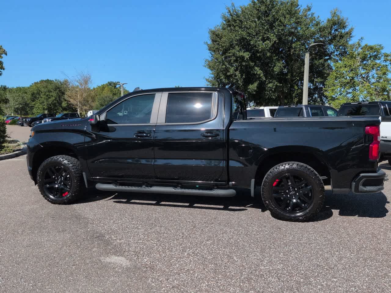 Used 2022 Chevrolet Silverado 1500 RST w/ Redline Edition AWD/4WD image 3