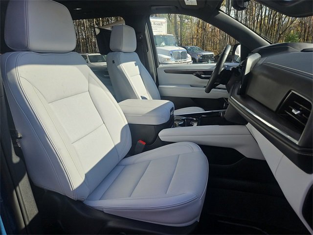 Certified 2025 Chevrolet Suburban Premier image 29