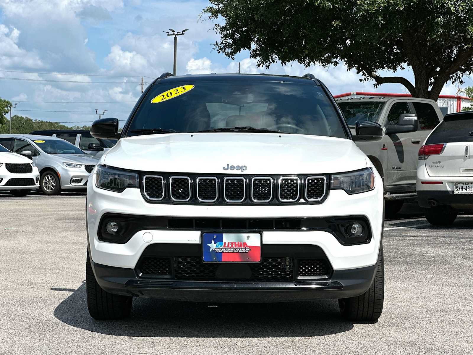 Used 2023 Jeep Compass Limited AWD/4WD image 10