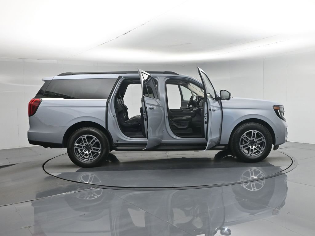 Used 2025 Ford Expedition Max Active RWD image 4