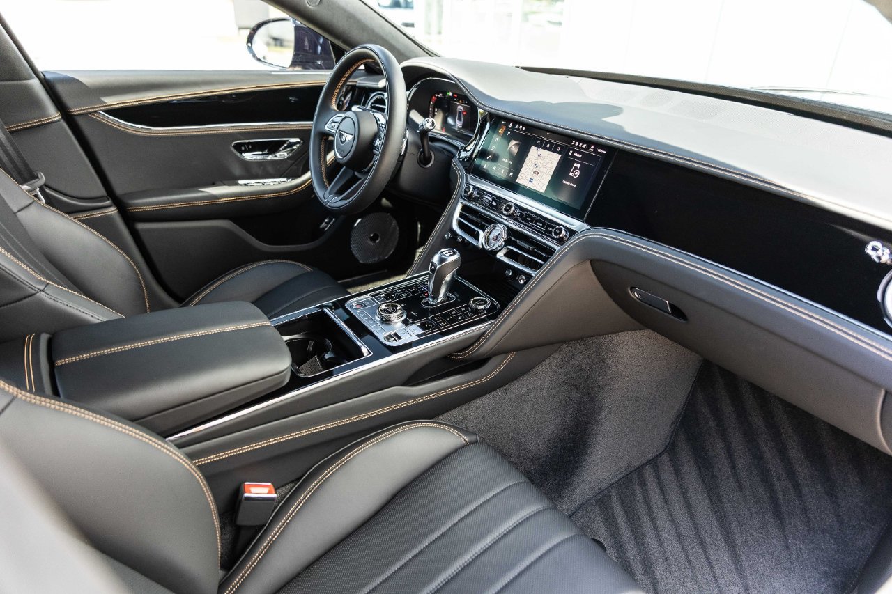 Certified 2025 Bentley Flying Spur Plug-In Hybrid AWD/4WD image 2