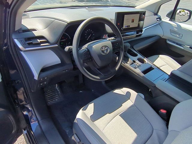 Certified 2025 Toyota Sienna LE w/ LE Plus Package AWD/4WD image 9