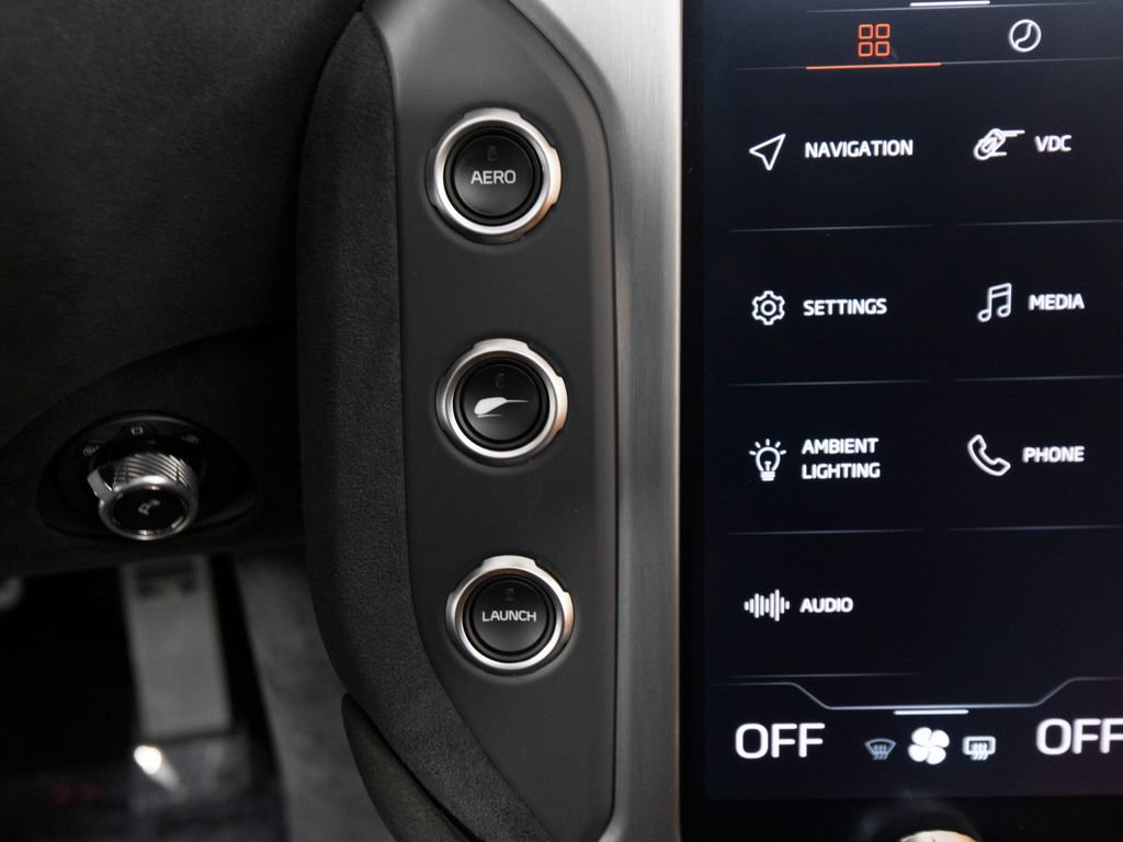 Used 2024 McLaren 750S Spider RWD image 25