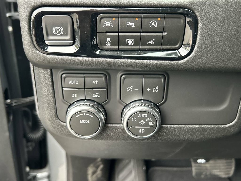 New 2026 GMC Yukon XL Elevation AWD/4WD image 18
