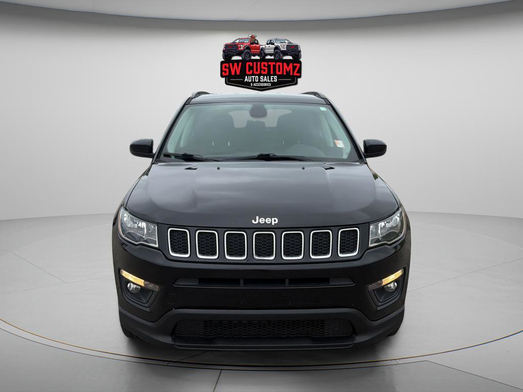 Used 2019 Jeep Compass Latitude image 2