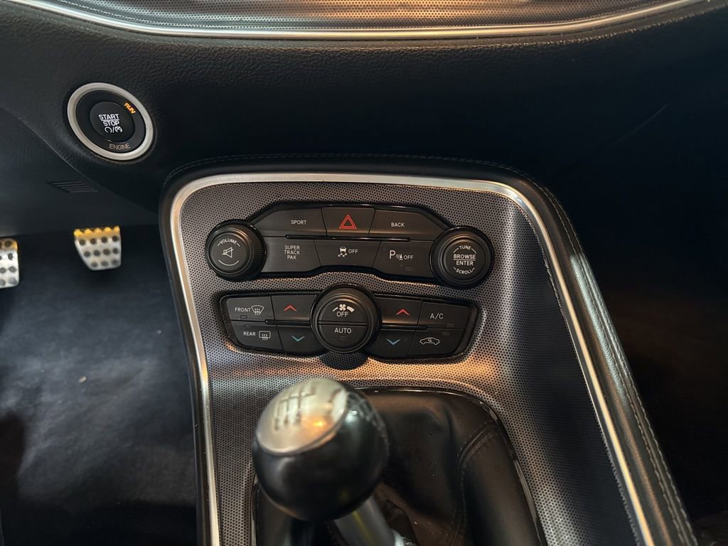 Used 2016 Dodge Challenger R/T Scat Pack w/ Leather Interior Group image 17