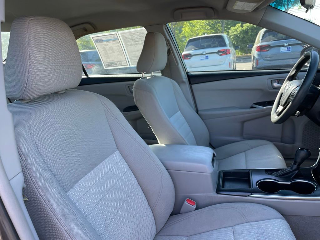 Used 2016 Toyota Camry LE image 30