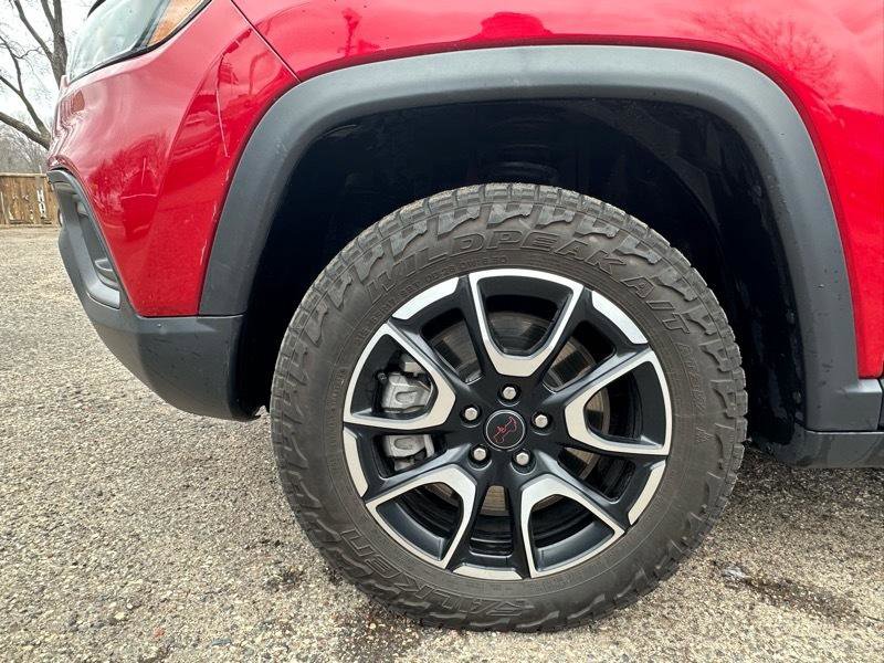 Used 2025 Jeep Compass Trailhawk AWD/4WD image 21