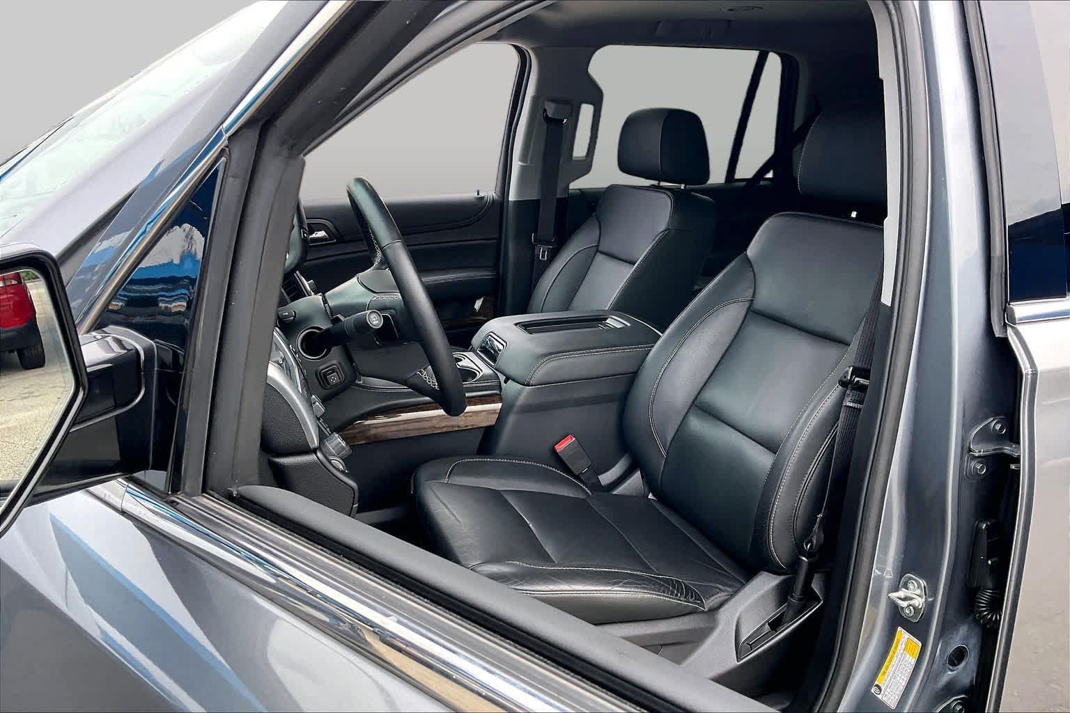 Used 2020 Chevrolet Tahoe LT w/ Luxury Package RWD image 9