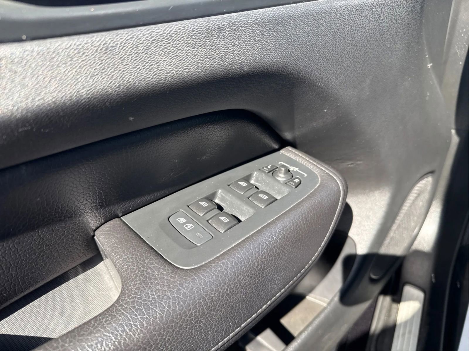 Used 2021 Volvo XC60 T6 Momentum AWD/4WD image 37