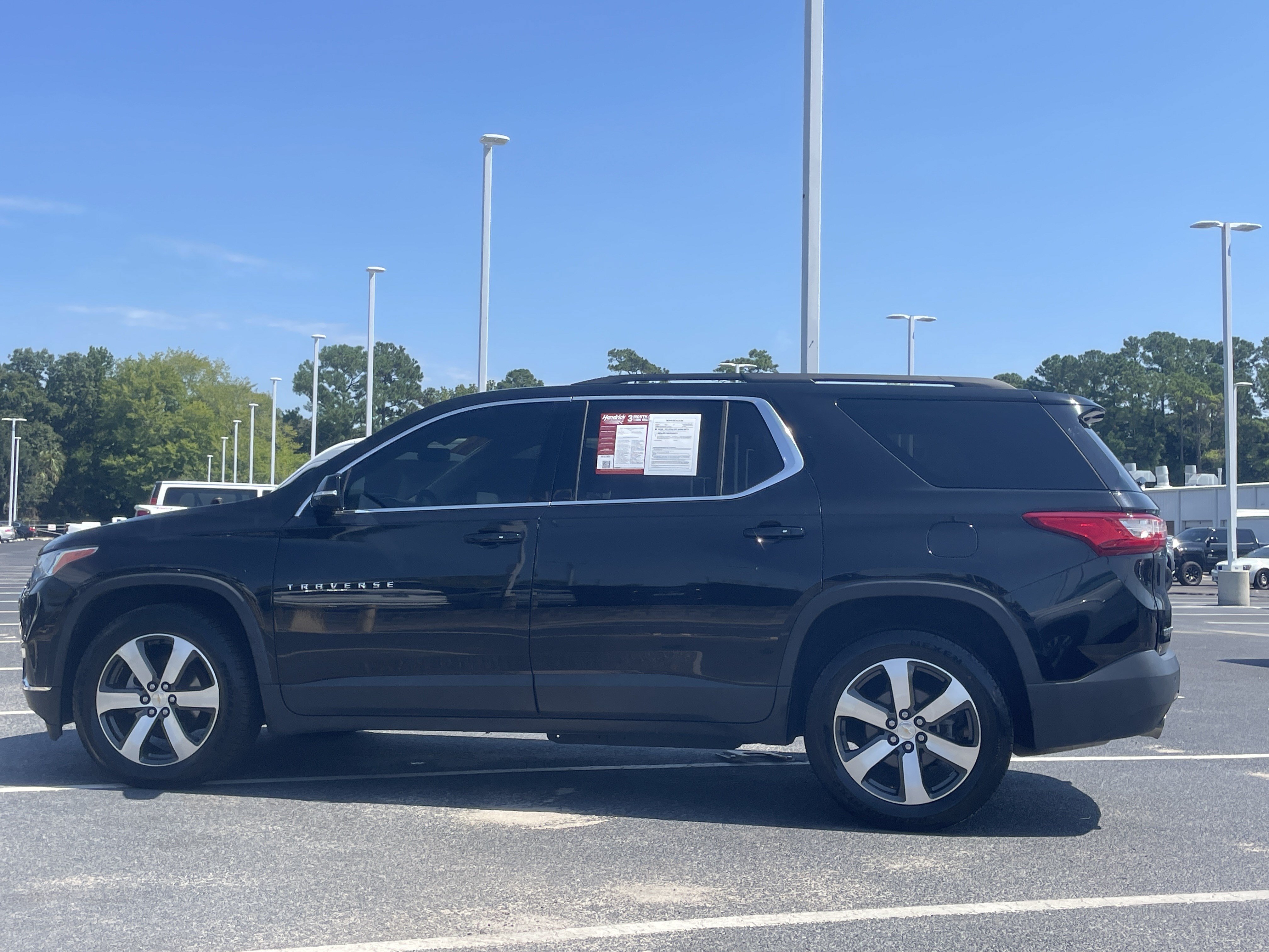 Used 2019 Chevrolet Traverse LT w/ LT Premium Package AWD/4WD image 7